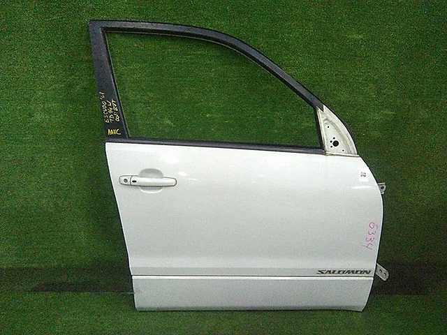 Дверь передняя правая (потерта) TD94W SUZUKI GRAND VITARA II JT / TE / TD 2005-2008, GRAND VITARA II JT / TE / TD 2008-2012