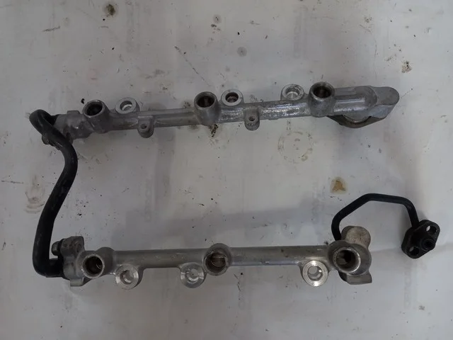 Рампа топливная левая+правая V75W MITSUBISHI PAJERO III / MONTERO III V6 / V7 2000-2002, PAJERO III / MONTERO III V6 / V7 2003-2006