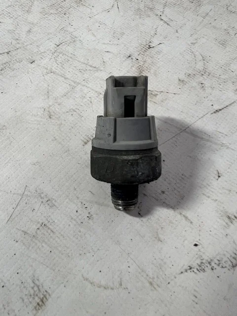 Датчик давления масла MNH10 TOYOTA ALPHARD H10 2005-2008, CAMRY XV40 2006-2009, CAMRY XV40 2009-2011, RAV4 XA30 2006-2008, RAV4 XA30 2008-2010