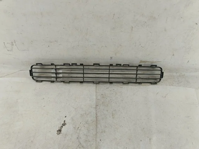 Решетка переднего бампера центральная AZT251 TOYOTA AVENSIS T250 2006-2008