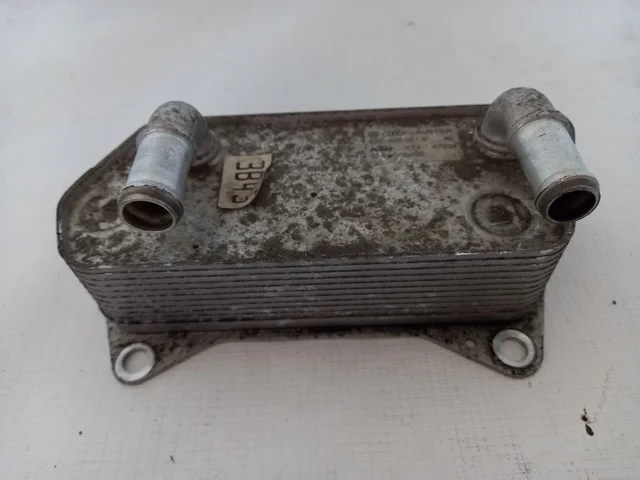 Радиатор масляный 1T2 VOLKSWAGEN JETTA V 1K2 / 1K5 2005-2011, GOLF V 1K1 / 1K5 2003-2009, TOURAN I 1T1 / 1T2 2003-2006, TOURAN I 1T1 / 1T2 2006-2010