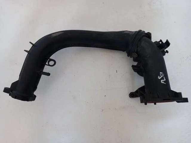 Патрубок корпуса воздушного фильтра 1T2 VOLKSWAGEN JETTA V 1K2 / 1K5 2005-2011, GOLF V 1K1 / 1K5 2003-2009, TOURAN I 1T1 / 1T2 2003-2006