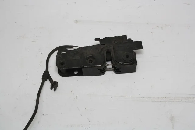 Замок капота 8K AUDI A4 B8 2011-2015, A5 8T 2011-2016, A4 B8 2007-2011, Q5 8R 2012-2017