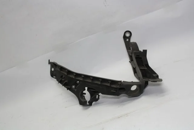 Кронштейн крепления фары правой 8K AUDI A4 B8 2011-2015, A4 B8 2007-2011