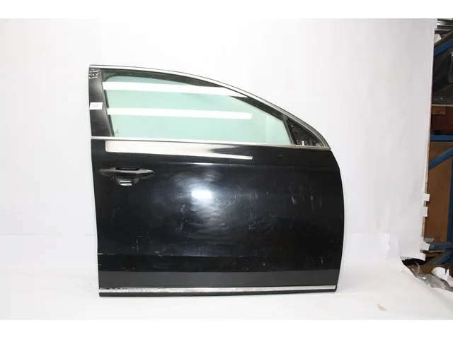 Дверь передняя правая (потерта) VOLKSWAGEN PASSAT B7 2011-2015