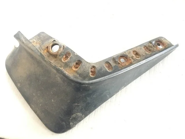 Брызговик передний правый (лом креп.) CS3A MITSUBISHI LANCER IX CS 2003-2005, LANCER IX CS 2005-2010