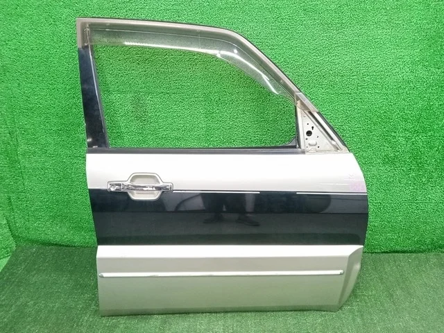 Дверь передняя правая (царапины) V97W MITSUBISHI PAJERO IV / MONTERO IV V8 / V9 2006-2011, PAJERO IV / MONTERO IV V8 / V9 2011-2014