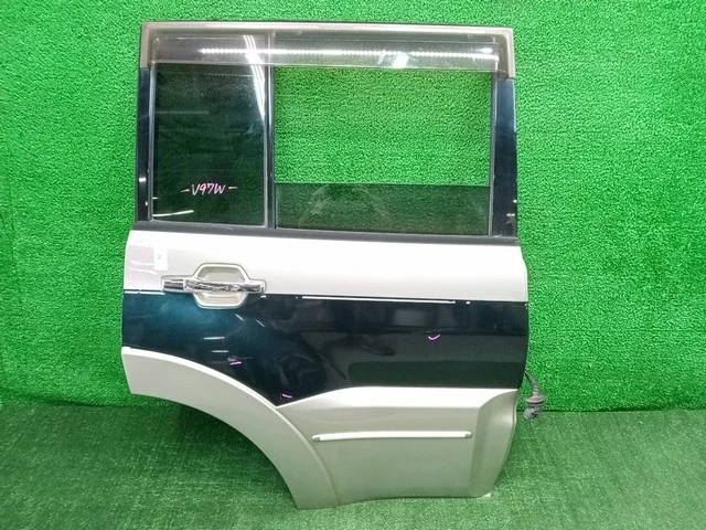 Дверь задняя правая (царапины) V97W MITSUBISHI PAJERO IV / MONTERO IV V8 / V9 2006-2011, PAJERO IV / MONTERO IV V8 / V9 2011-2014