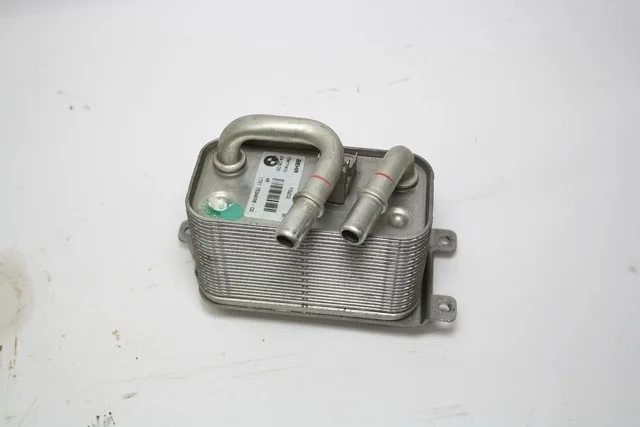Радиатор масляный E60 BMW 6-Series E63 / E64 2003-2010, 7-Series E65 / E66 2001-2008, 5-Series E60 / E61 2003-2007