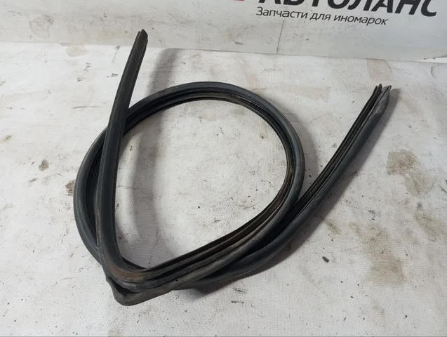 Уплотнитель проема двери передней правой K96W MITSUBISHI PAJERO SPORT I / MONTERO SPORT I K9 2005-2008, PAJERO SPORT I / MONTERO SPORT I K9 2000-2004