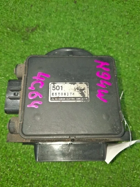 Датчик массового расхода воздуха N94W MITSUBISHI PAJERO III / MONTERO III V6 / V7 2000-2002, ECLIPSE III D5 2003-2005