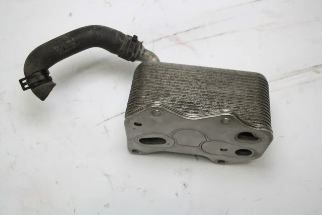 Радиатор масляный 1K1 AUDI A4 B8 2007-2011, VOLKSWAGEN PASSAT B6 2005-2010, JETTA V 1K2 / 1K5 2005-2011, GOLF V 1K1 / 1K5 2003-2009