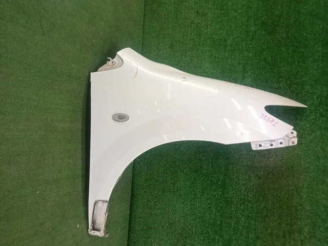 Крыло переднее правое (царапины) LWFW MAZDA MPV LW 2003-2006