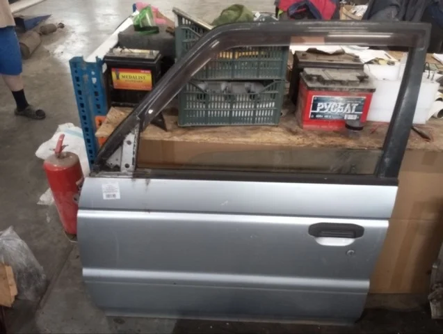 Дверь передняя левая (небольшая коррозия) V34 MITSUBISHI PAJERO II / MONTERO II V1 / V2 / V3 / V4 1991-1996