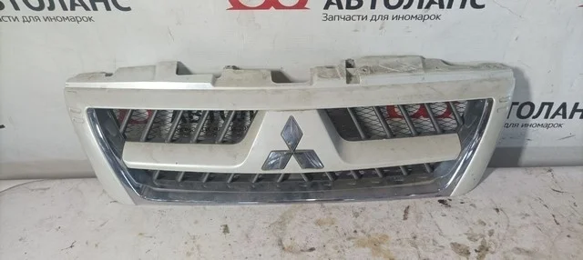 Решетка радиатора (лом одного крепления) V73W MITSUBISHI PAJERO III / MONTERO III V6 / V7 2003-2006
