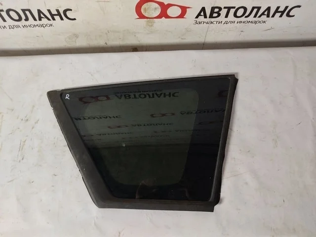 Стекло кузова заднее правое (небольшой дефект уплотнителя) CW6W MITSUBISHI OUTLANDER XL CW 2007-2010, OUTLANDER XL CW 2010-2012