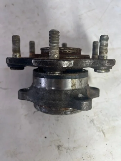 Ступица колеса задняя левая=правая V98W MITSUBISHI PAJERO IV / MONTERO IV V8 / V9 2006-2011, PAJERO IV / MONTERO IV V8 / V9 2011-2014