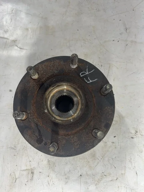 Ступица колеса передняя V98W MITSUBISHI PAJERO IV / MONTERO IV V8 / V9 2006-2011, PAJERO IV / MONTERO IV V8 / V9 2011-2014