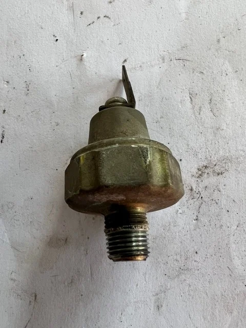 Датчик давления масла NA4W MITSUBISHI GRANDIS NA4W 2003-2011, SPACE STAR DG 1998-2004, OUTLANDER CU 2003-2007