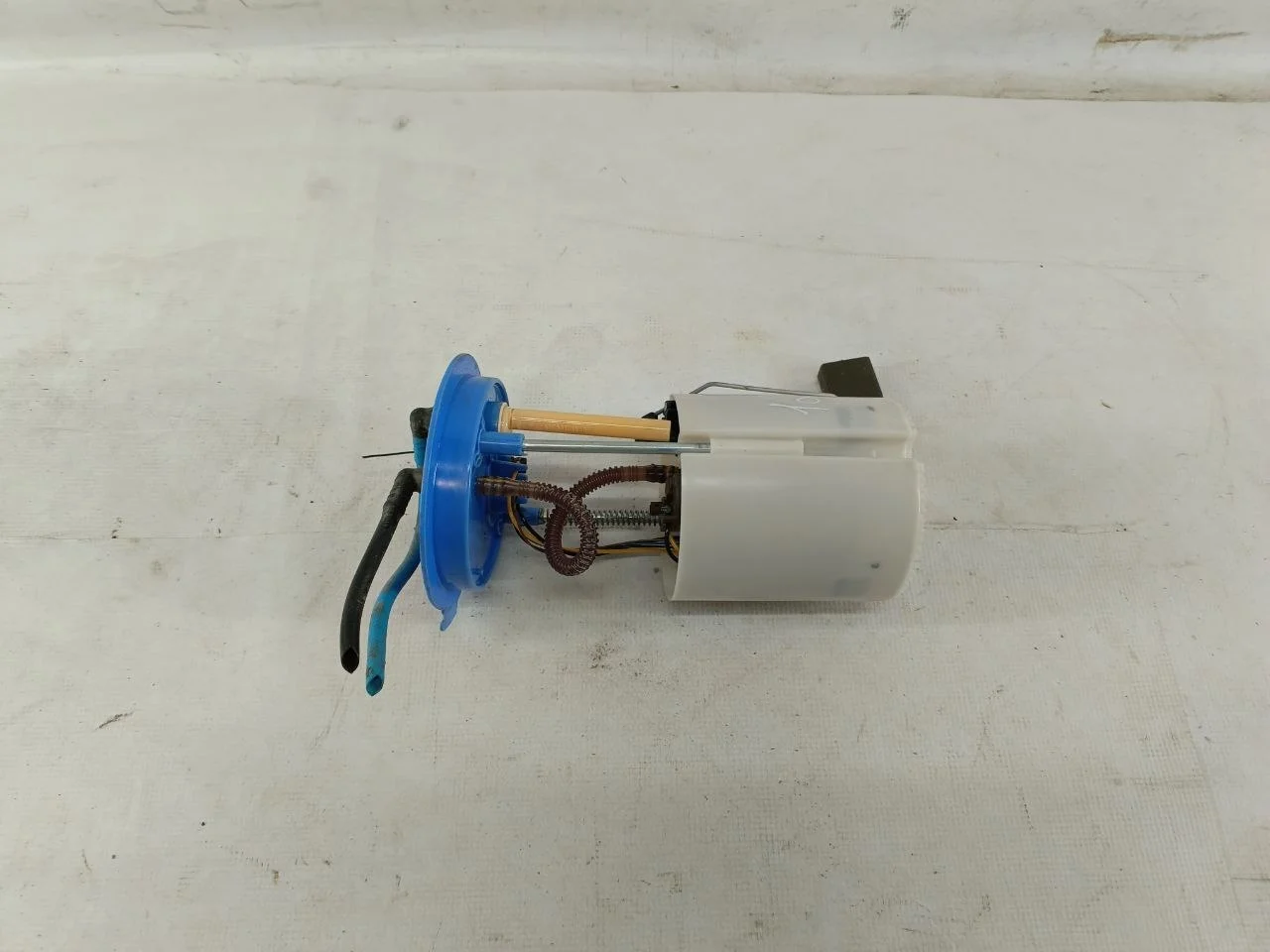 Насос топливный погружной 137 VOLKSWAGEN TOURAN II 1T3 2010-2015, JETTA VI 162 / 163 / AV2 / AV3 2010-2014, PASSAT B7 2011-2015