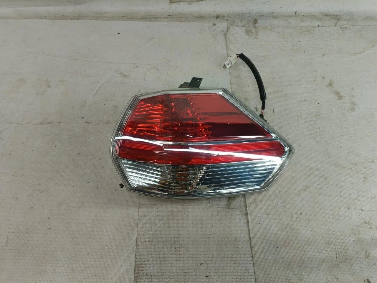 Фонарь задний правый внешний T32 NISSAN X-TRAIL T32 2014-2019