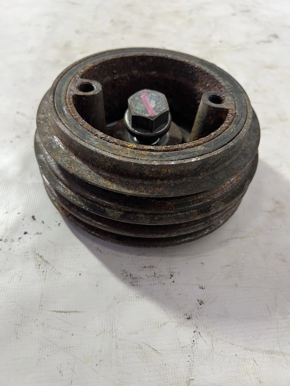 Шкив коленвала V98W MITSUBISHI PAJERO IV / MONTERO IV V8 / V9 2006-2011, PAJERO IV / MONTERO IV V8 / V9 2011-2014