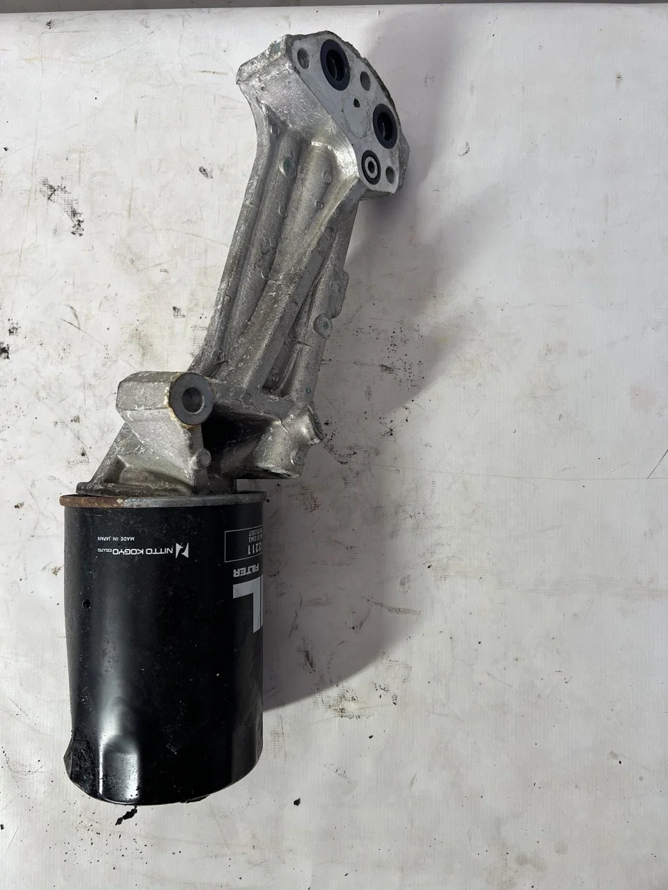 Кронштейн масляного фильтра V98W MITSUBISHI PAJERO IV / MONTERO IV V8 / V9 2006-2011, PAJERO IV / MONTERO IV V8 / V9 2011-2014