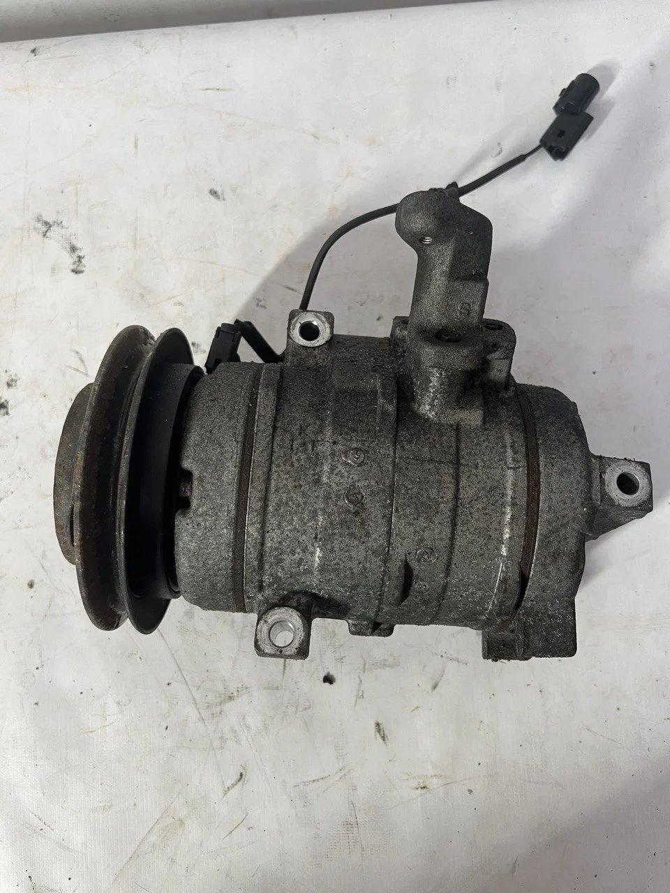 Компрессор кондиционера V98W MITSUBISHI PAJERO IV / MONTERO IV V8 / V9 2006-2011, PAJERO IV / MONTERO IV V8 / V9 2011-2014