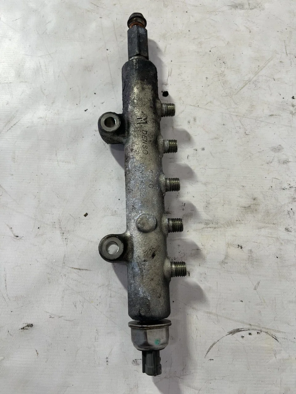 Рампа топливная V98W MITSUBISHI PAJERO SPORT II KH 2008-2013, PAJERO IV / MONTERO IV V8 / V9 2006-2011, PAJERO IV / MONTERO IV V8 / V9 2011-2014