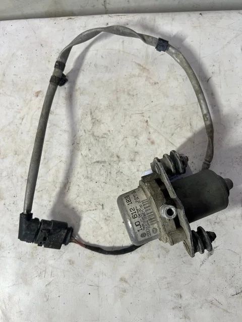 Насос вакуумный 137 VOLKSWAGEN PASSAT B6 2005-2010, JETTA V 1K2 / 1K5 2005-2011, GOLF V 1K1 / 1K5 2003-2009, SEAT LEON 1P 2005-2013