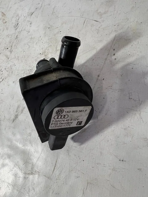 Насос водяной 137 VOLKSWAGEN SCIROCCO III 2008-2014, TIGUAN I 5N1 / 5N2 2011-2018, AUDI A3 8P 2004-2008, A3 8P 2008-2012, Q3 8U 2011-2014