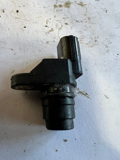 Датчик положения распредвала правый RE4 HONDA JAZZ I GD / GE 2001-2008, STREAM I RN1-RN5 2000-2006, CIVIC VII EP / ES / EU 2000-2006