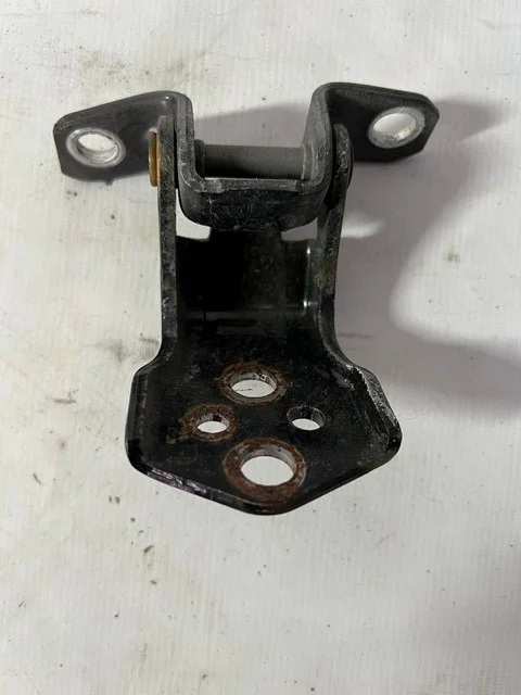 Петля двери задней правой нижняя GHEFP MAZDA MAZDA 6 GH 2007-2010, MAZDA 6 GH 2010-2012, ATENZA GH 2008-2009, ATENZA GH 2010-2012