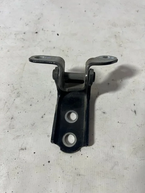 Петля двери задней левой нижняя GSU35 TOYOTA HARRIER XU30 2003-2013, LEXUS RX II 300/330/350/400H XU30 2003-2006