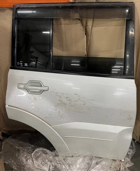 Дверь задняя правая (потерта) V93W MITSUBISHI PAJERO IV / MONTERO IV V8 / V9 2006-2011, PAJERO IV / MONTERO IV V8 / V9 2011-2014