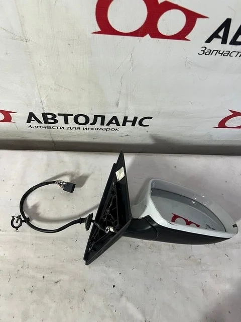 Зеркало заднего вида правое (потертость) 8U AUDI Q3 8U 2011-2014, Q3 8U 2014-2017, Q3 8U 2016-2019