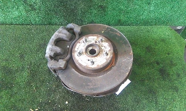 Кулак поворотный левый AZT251 TOYOTA AVENSIS T250 2006-2008, AVENSIS T250 2003-2006