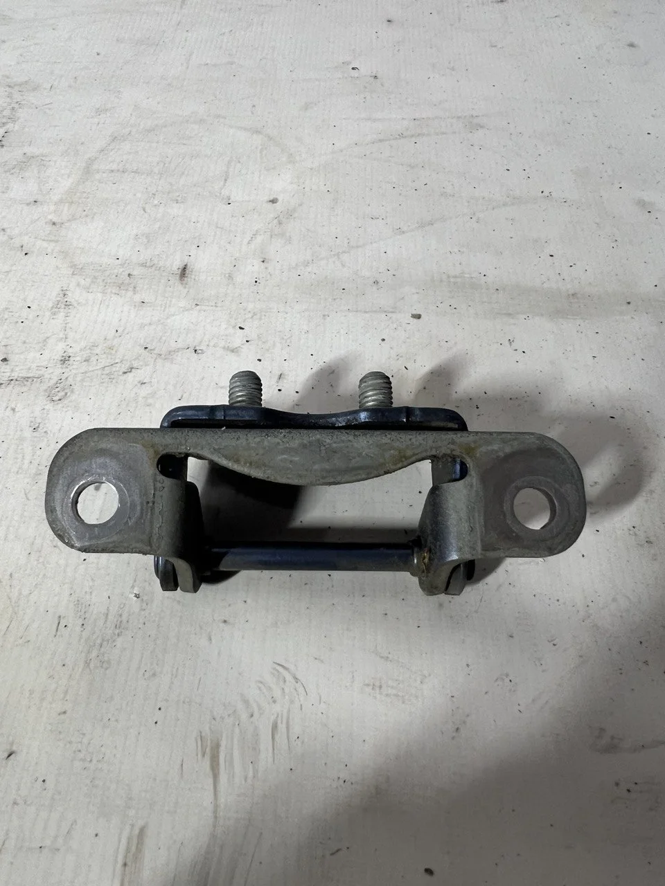 Петля крышки багажника левая=правая SH5 SUBARU FORESTER SH / S12 2007-2012