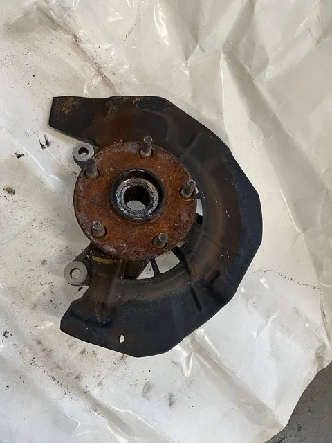 Кулак поворотный правый GSU35 TOYOTA HARRIER XU30 2003-2013, LEXUS RX II 300/330/350/400H XU30 2003-2006, RX II 300/330/350/400H XU30 2006-2009