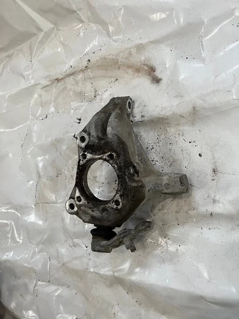 Кулак поворотный левый NHW20 TOYOTA PRIUS XW20 2003-2005, PRIUS XW20 2005-2009, PRIUS XW20 2009-2011