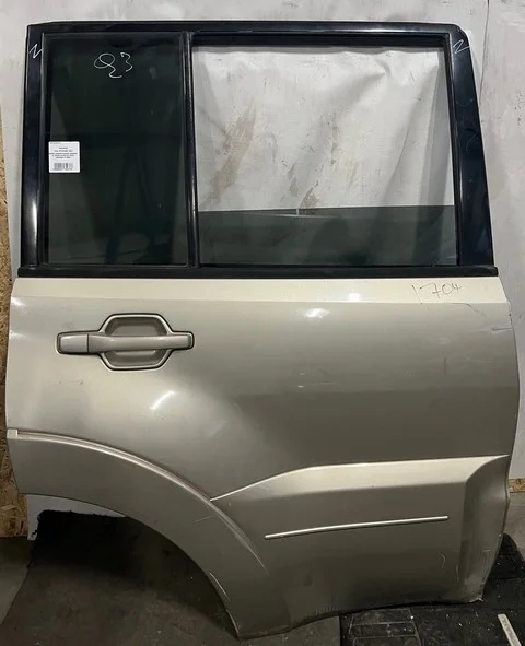 Дверь задняя правая (потерта) V93W MITSUBISHI PAJERO IV / MONTERO IV V8 / V9 2006-2011, PAJERO IV / MONTERO IV V8 / V9 2011-2014