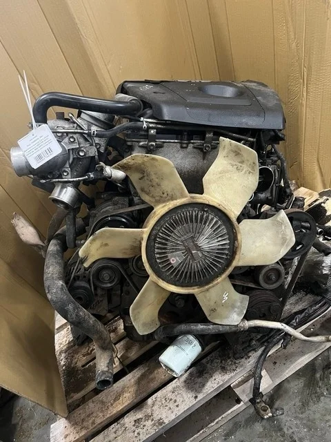 Двигатель (трещина декоративной накладки) KS1W 4N15 MITSUBISHI L200 KK / KL 2015-2019, PAJERO SPORT III KS 2016-2021