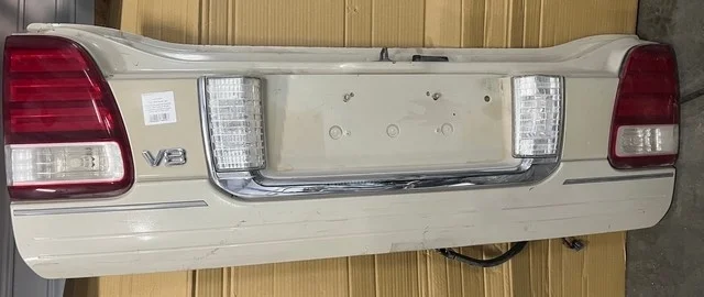 Крышка багажника нижняя часть J100 LEXUS LX470 J100 2005-2007