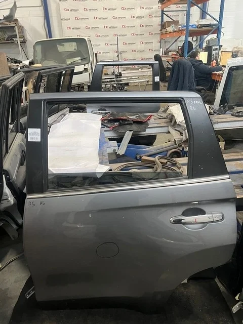 Дверь задняя левая (подмята) KS1W MITSUBISHI PAJERO SPORT III KS 2016-2021, PAJERO SPORT III / MONTERO SPORT III KS 2019-