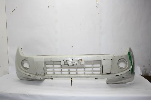Бампер передний (потерт, царапины) V93W MITSUBISHI PAJERO IV / MONTERO IV V8 / V9 2011-2014