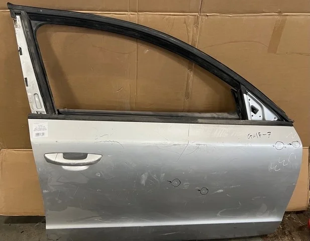Дверь передняя правая (вмятина) 3T SKODA SUPERB II 3T 2008-2013, SUPERB II 3T 2013-2015