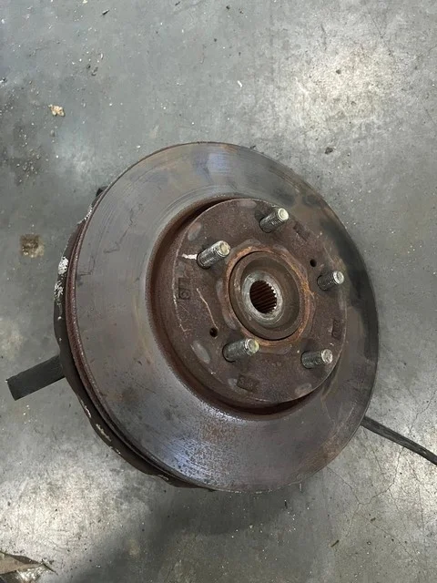 Кулак поворотный правый CU4W MITSUBISHI OUTLANDER CU 2003-2007, AIRTREK CU 2001-2005