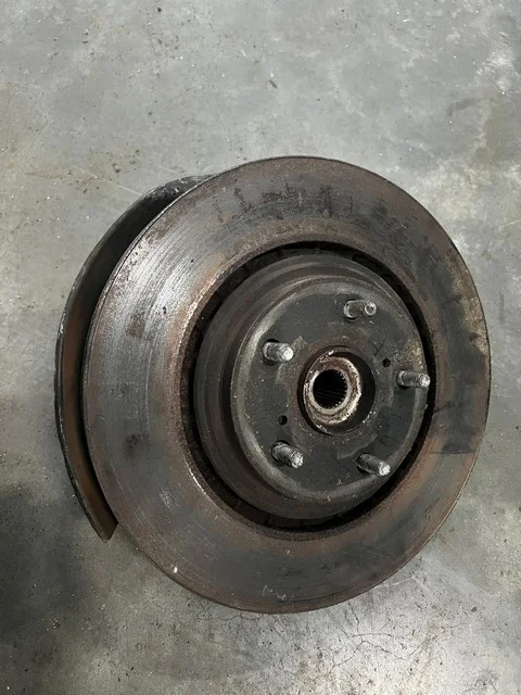 Кулак поворотный левый XU40 TOYOTA HIGHLANDER XU40 2007-2010, HIGHLANDER XU40 2010-2013, LEXUS RX III 270/350/450H AL10 2009-2012
