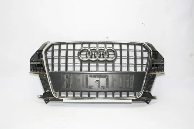 Решетка радиатора (дефект креплений, вмятина) 8U AUDI Q3 8U 2011-2014