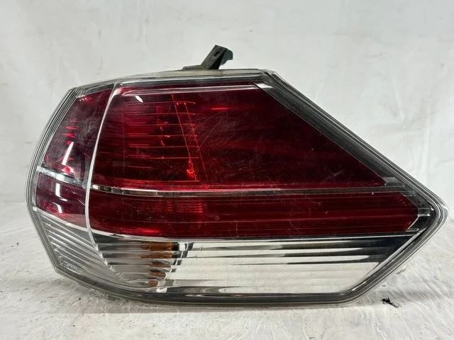 Фонарь задний правый внешний (потерт) NT32 NISSAN X-TRAIL T32 2014-2019